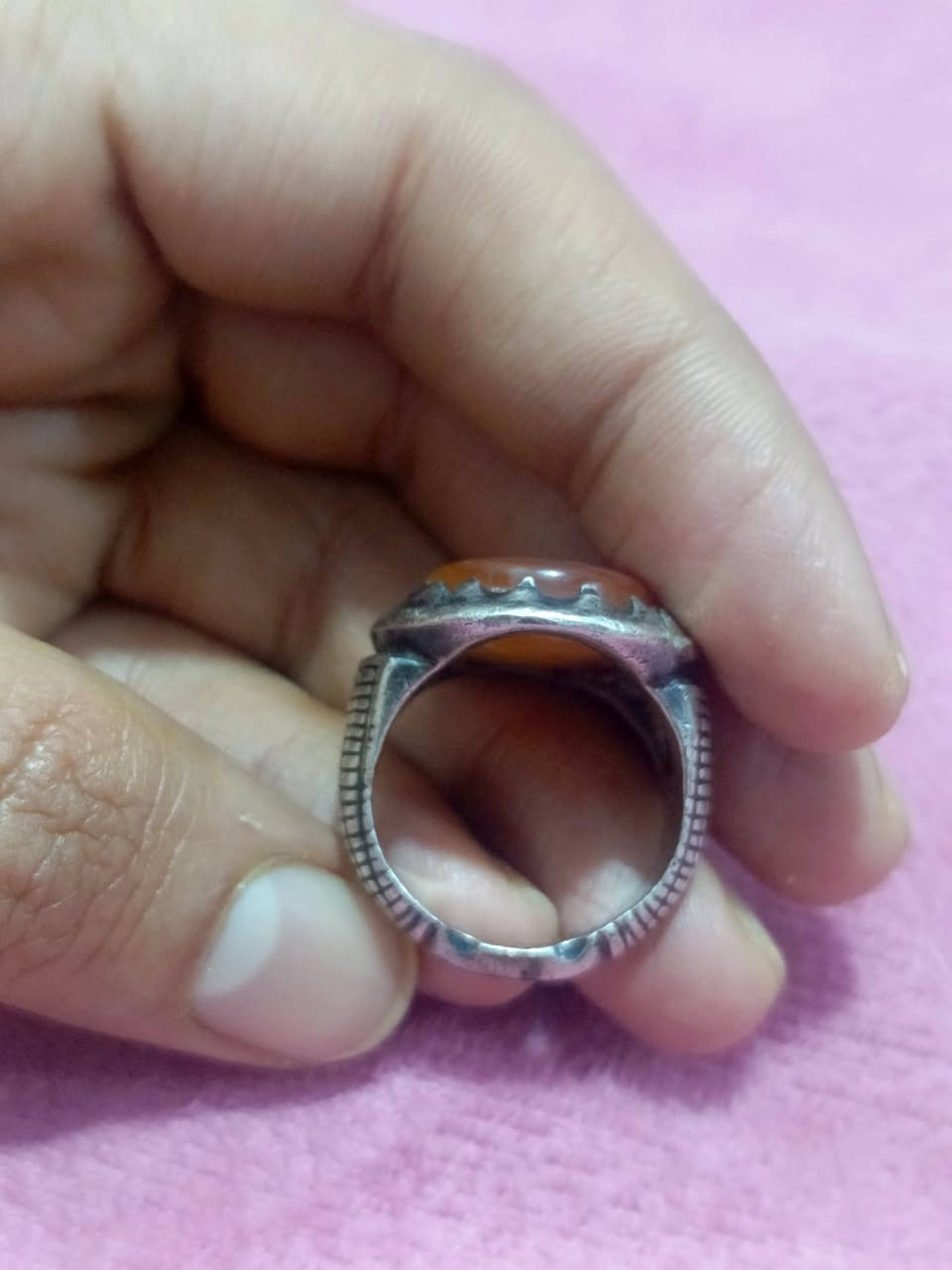 السلام عليكم ..خاتم عقيق يماني انسي طبيعي مية بالمية مشرووط لامعالج لامجمر ولااي شي قديييم جدا جدا من الاصالة القديمة مخطوط ياعلي ادركني خط يدوي متميز جددا مخطوط بالنجف الاشرف الحجر وراجع لليمن مصاغ باليمن وراجع للعراق..للجناية فقطط ..يرجى التواصل على الخاص وبخدمتكم


**إذا كنت صاحب هذا الإعلان وتريد حذفه لأي سبب، رجاءا أرسل رسالة إلى الدعم الفني**