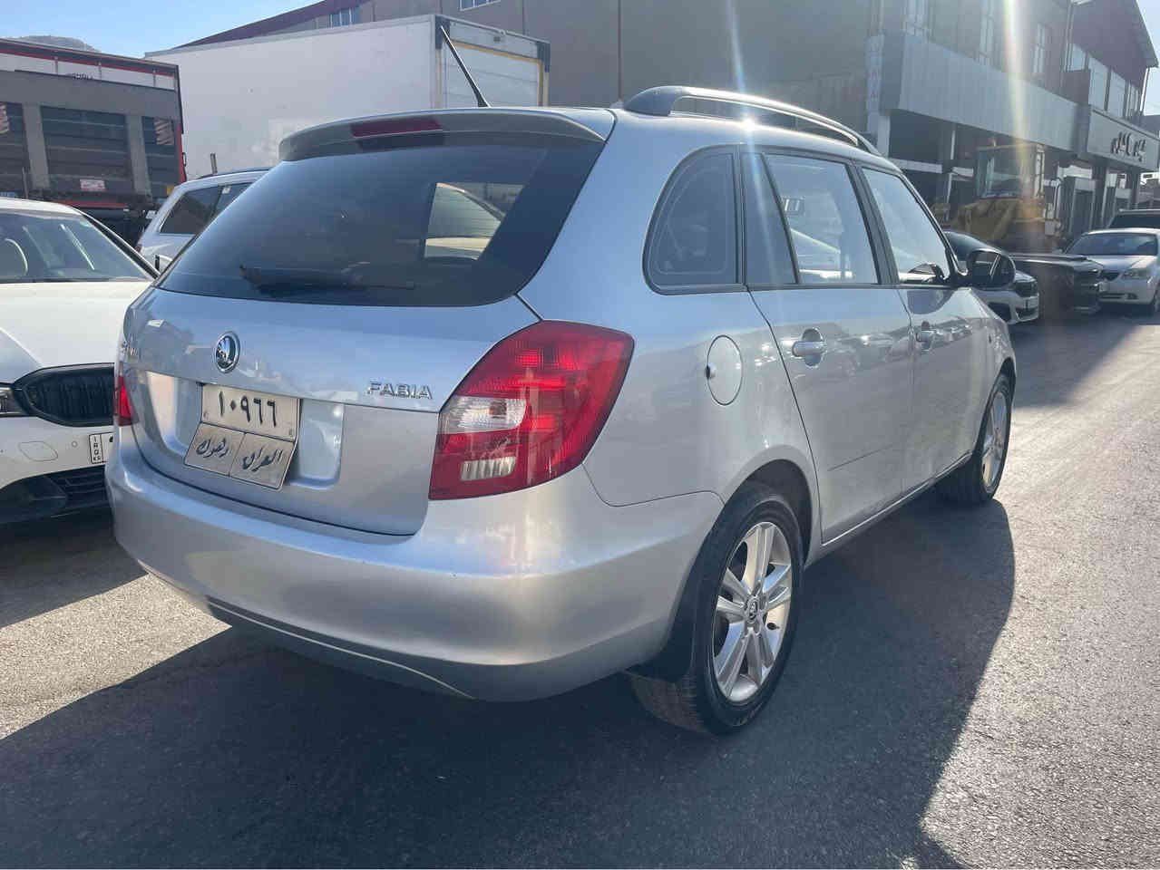 سكودا فابیا 2014 مکینە مرغوب 16 بەس بولند سبخ بێ داخلی  پرشوت ب شەرت هندەک بقسە ییت تێدا هەین  . 200 کم رێفەچوی.  گێر مکینە ب شەرت و تبرید  هێتر  تپرب هەمی ب شەرت  ئێک گلوپ لسەر دەژبولی نینە  تایرە جدیدن سیارە دوو سویچە و سیارە ل دهوکێ سعر 75$ غرامە  3$ییل سەر   *********** دهوك, العراق
