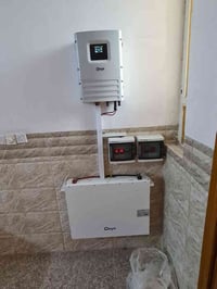 منظومة شمسية • 6 ألواح 620 واط • بطارية 10 كيلو