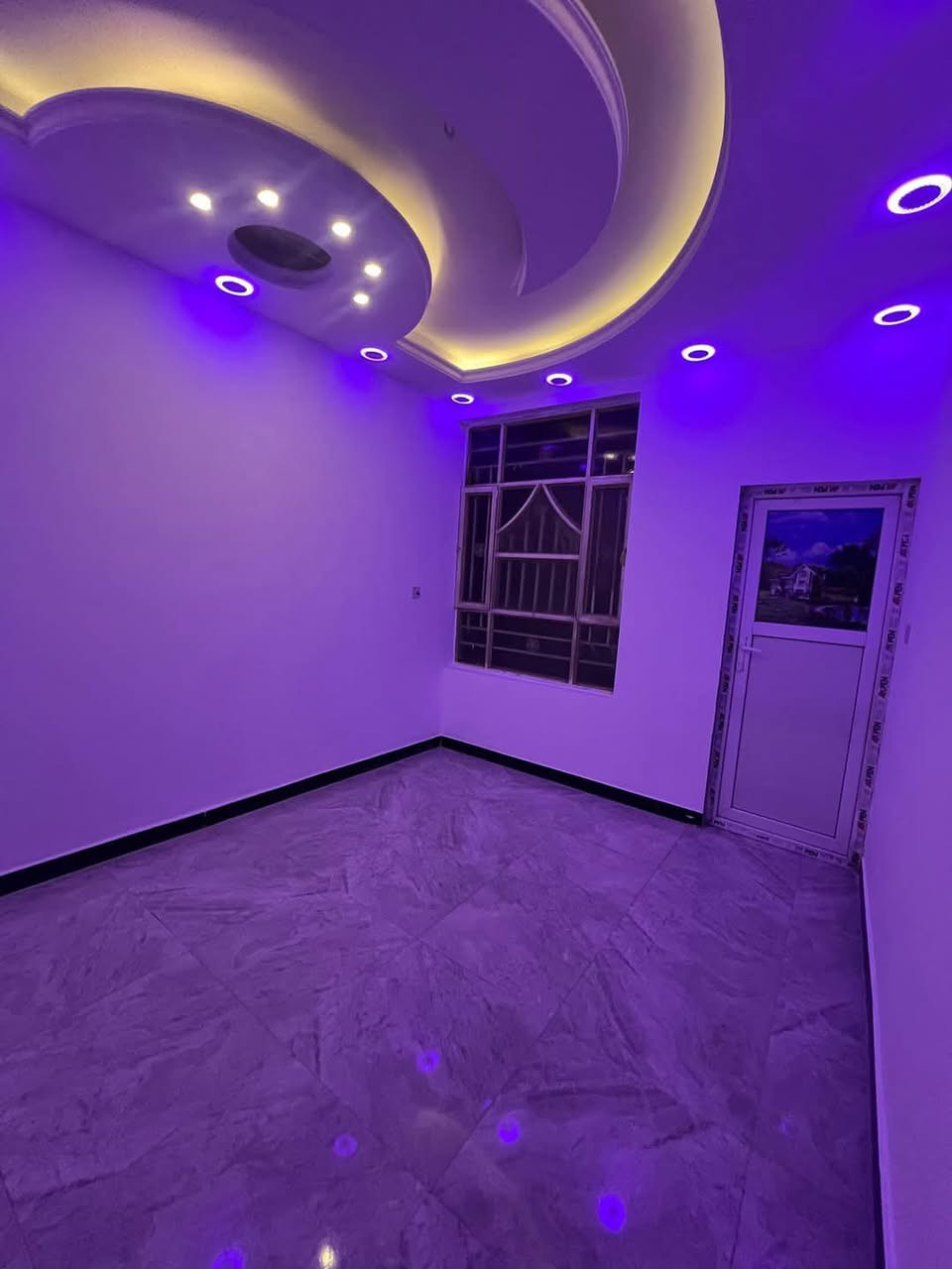 🔹 دار للإيجار 🔹
📍 الموقع: زيونة – محلة 718
📐 المساحة: 60 متر
🏠 الوصف: طابقين
 • غرفتا نوم
 • استقبال
 • مطبخ

📞 للاستفسار:
*********** — مهندس علي
*********** — أحمد

🏗 شركة نخبة المهندسين
