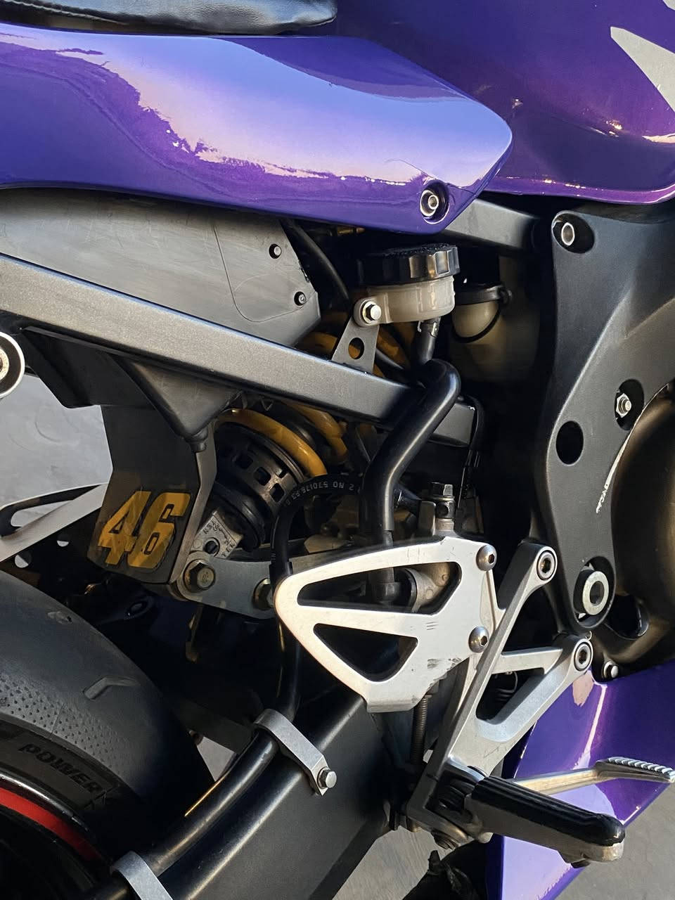 Honda f4i 600
هوندا افوراي دراجه رقم بلاديه ونظيفه ع وضع الشركه اي نقص مابيها لون مميز (بنفسجي)دهن مي راديتر كله شركه motul صالنصه كاربون فايبر اي نقص مابيها كله ع وضع لبلاد رقم باسمي تحويل مباشر   مكاني بغداد  منطقه الإسكان 
السعر 40 بي مجال بسيط ***********
