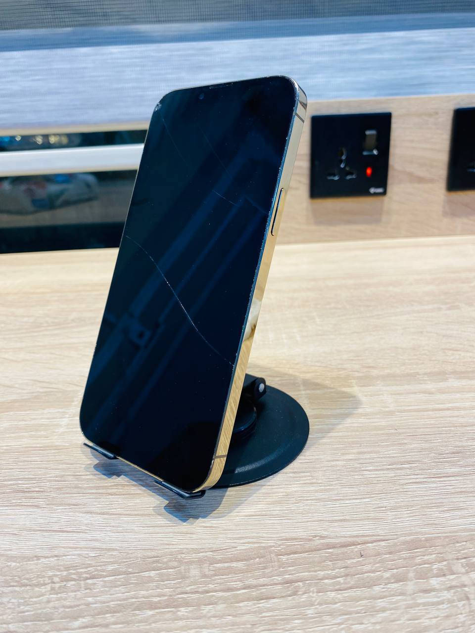 ايفون 13 برو ماكس 
بطاريه 100%. ذاكره 256GB جهاز نضيف 
الضرر/ مبدل بطاريه وشاشه بيها كسر  نوعيه اصليه ممتازه. 
وقطعه اصليه من ابل الكامرات زر التشغيل يعلك 
كل الاعطال والمشاكل ذكرتهن ضمان 7 ايام ما عدا الي ذاكرهم فيس ايدي كلشي شغال 
                                   سعره 415 الف
_________ العنوان 📍
بابل شارع 40 متوفر توصيل جميع محافظات العراق 
اذا كان توصيل يلزم 15 الف عربون من قبل الزبون 
📞***********. واتساب+ اتصال
