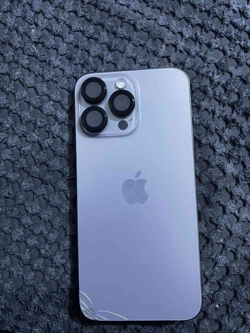 سلام عليكم آيفون 15برو ماكس كشي مابي ما مفتوح ابد ولا مصلح فقط ضربه خفيفه بل ضهر مثل ما موضح بصوره 
ذاكره 265
بطاريه 88
سعره 930
مكاني بغداد مدينه الصدر 
***********
