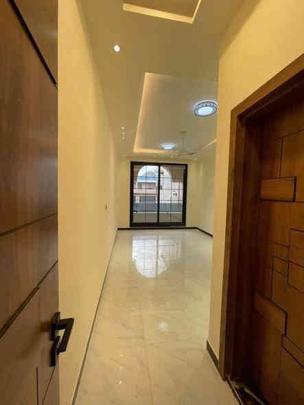 تحية طيبة 
دار حديث 2024 للبيع حالة السند(مستقل)

📍 العنوان : الكرادة محلة 903 قرب كنيسة الارمن 

🔻 المساحة : 266 م

🔺 الواجهة : 8 م   

💢 سند مستقل

🔸المحتويات : 6 غرف نوم (نظام سويت) - غرفة خدامة - صالة كبيرة جداً - هول داخل - مطبخ - مجموعات صحية + حمام ضيوف - كراج - حديقة

▪️جودة البناء جداً عالية وبمواصفات حديثة  

💲السعر : عند الاتصال او حضورياً   

للاستفسار الاتصال على الأرقام التالية 

***********

***********

العادل للاستثمار والتطوير العقاري
