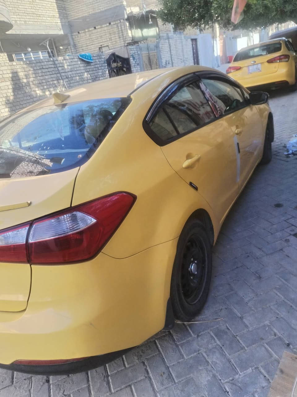 فورتي موديل 14 تحكم ستيرن جهتين صدر جديد  بس مشط تعبان  وتايرات جدد بغداد مدينه الصدر وهاذا السونار موجود بصور  بسمي السيارة
السعر 90
***********
