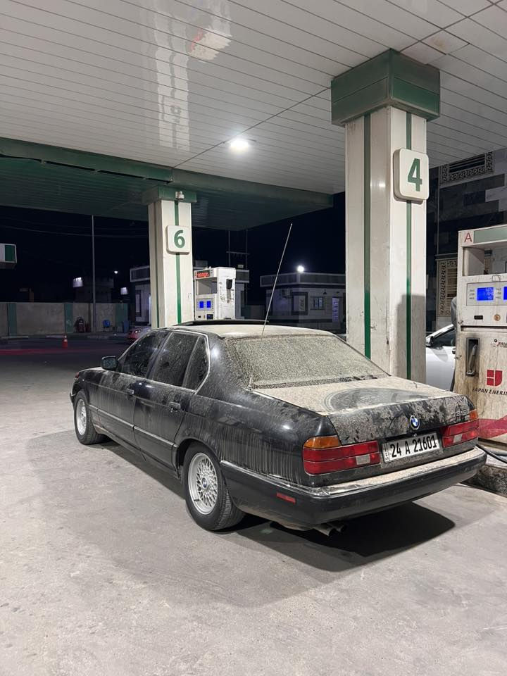 السلام عليكم
BMW 735i 1992 
بلادي فقط مصبوغ 
لا ضربه ولا معجون ولا خياس
كهربائيات كفاله 
ادامه عامه مسويلهه 
جاهزه من كلشي 
گير محرك حداديه ميه بالميه 
تحويل مباشر 

بيع او مراوس حسب القناعه
مكان السياره بغداد 

 السعر 73 وبيها مجال قليل
***********
