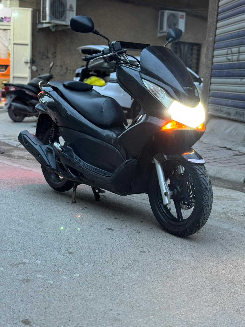 للبيع دراجه pcx مكينه 150 ياباني الاصلي نوزل خطين ستان كهربائي حساس ازدحام دراجه جديده  حساس شلعه معدل خير من الله دراجه تتعب تكول جديده مال جناي  مكان بغداد الكرخ السعر مليون و 350 وبيهه مجال والاستفسار***********
