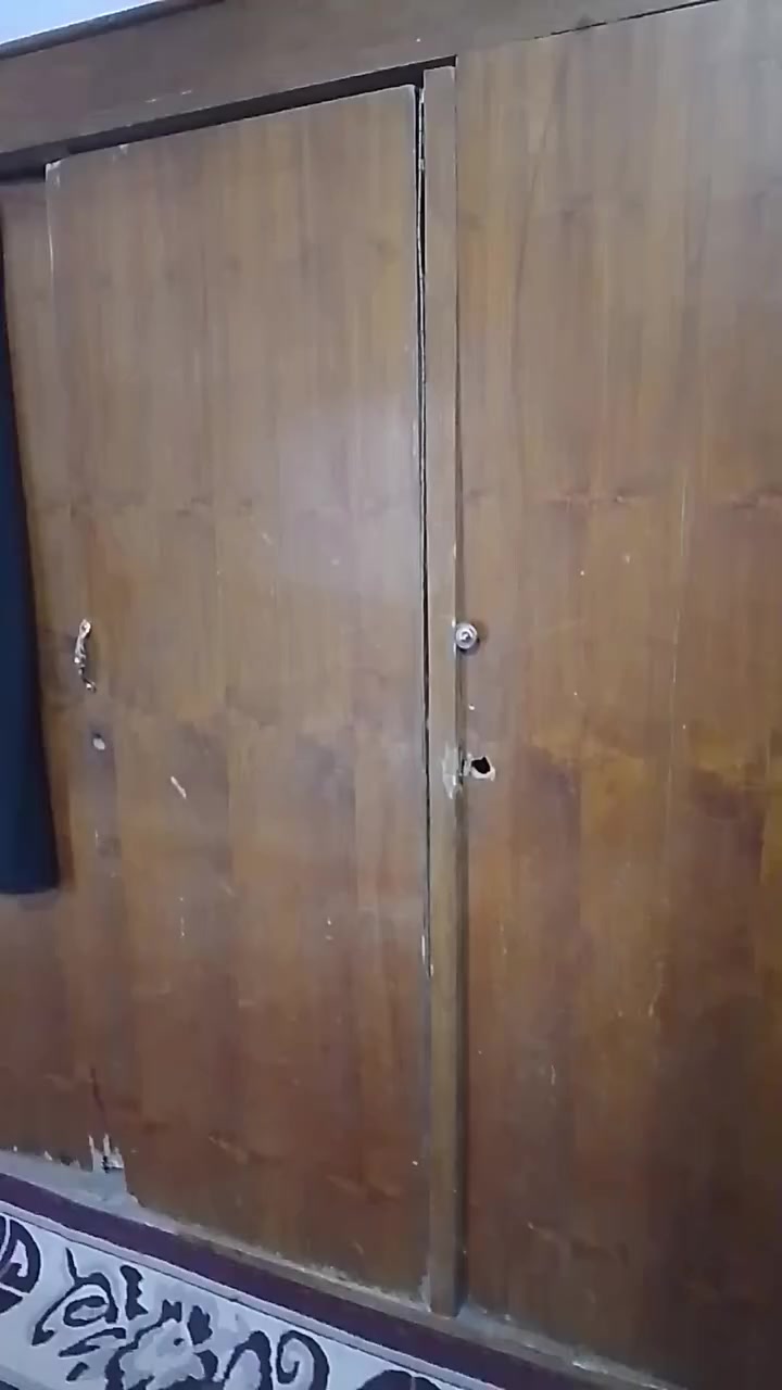 السلام عليكم اخوان ذني غراض للبيع الي يريدهن يخابرني هذا رقمي *********** بي واتساب
