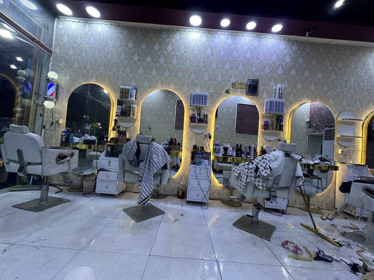 المحل بحاجه الى حلاقين ذو خبره  المكان كربلاء شارع ميثم التمار مقابل فندق كربلاء الدولي للتواصل ***********
