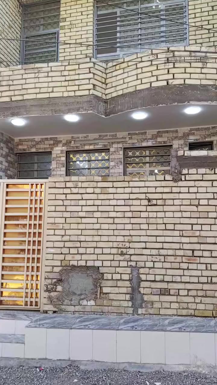 سلام عليكم بيت للبيع منطقه ضباط ثانيه زراعي مال بلديات مساحه 50متر ركن موقع كلش حلو  بناء درجه اولى جديد محد ساكن بي بعد جديد بل بدايه بل بدايه سعره 70بي مجال تصلو اي استفسار عن الرقم ***********
