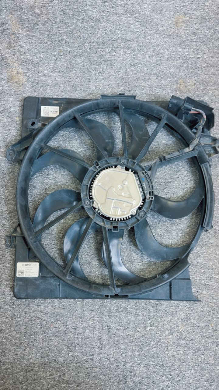 السلام عليكم
مروحة مع الماطور الاصلي  وارد امريكي كي فايف K5 
مال ١٦٠٠ تيربو الاصلية
جداً نظيفة
بيها كسر بالريشة 
السعر : ١٥٠ الف
مكاني بغداد شارع فلسطين
***********
