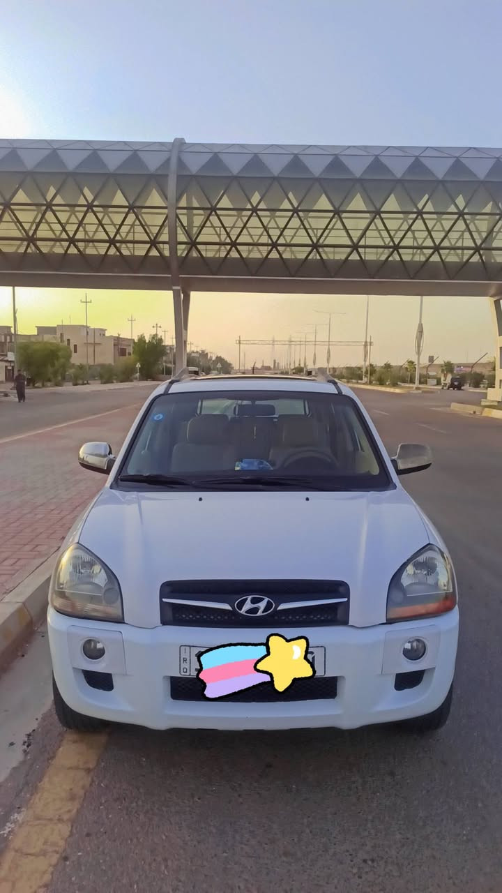 السلام عليكم ... للبيع فقط توسان 2010 خليجي على وضع الشركه  
مكفوله من الحادث والصبغ فقط شبر بالبنيد صبغ ..
تبريد شغال ثلج 
تخم تاير جديد 
باتري جديد 
شاشه تاب بلوتوث 
ABS 
مانع انزلاق شغال 
سلايت شغال 
زينون شمسي 
كير محرك مكفولات لاتبخير ولا تنقيص ..
ملاحظه / ادامه كامله من بلكات ومنضومه الاحتراق
 محرك عليت كازكيت من وره بانزين 
ترايك وين متريد سياره مال بيت حيل نضيفه 
السونار مرفوق ويه صور
السعر 120 $ وبيها مجال بسيط  مكان سياره فلوجه 
رقم التلفون ***********
