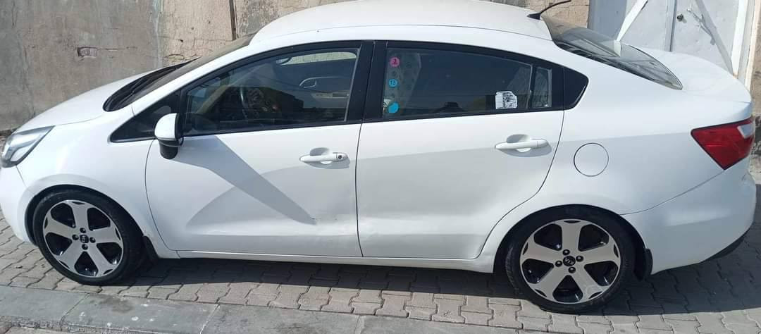 السلام عليكم
كيا ريو 2013 ,كير جديد ومكينه جديده
تبريد شغال صبغ اسفل قبق البانزين ونص الباب الخلفي بي صبغ مكينه 1600 السعر 90 بيها مجال  العنوان نجف ***********
