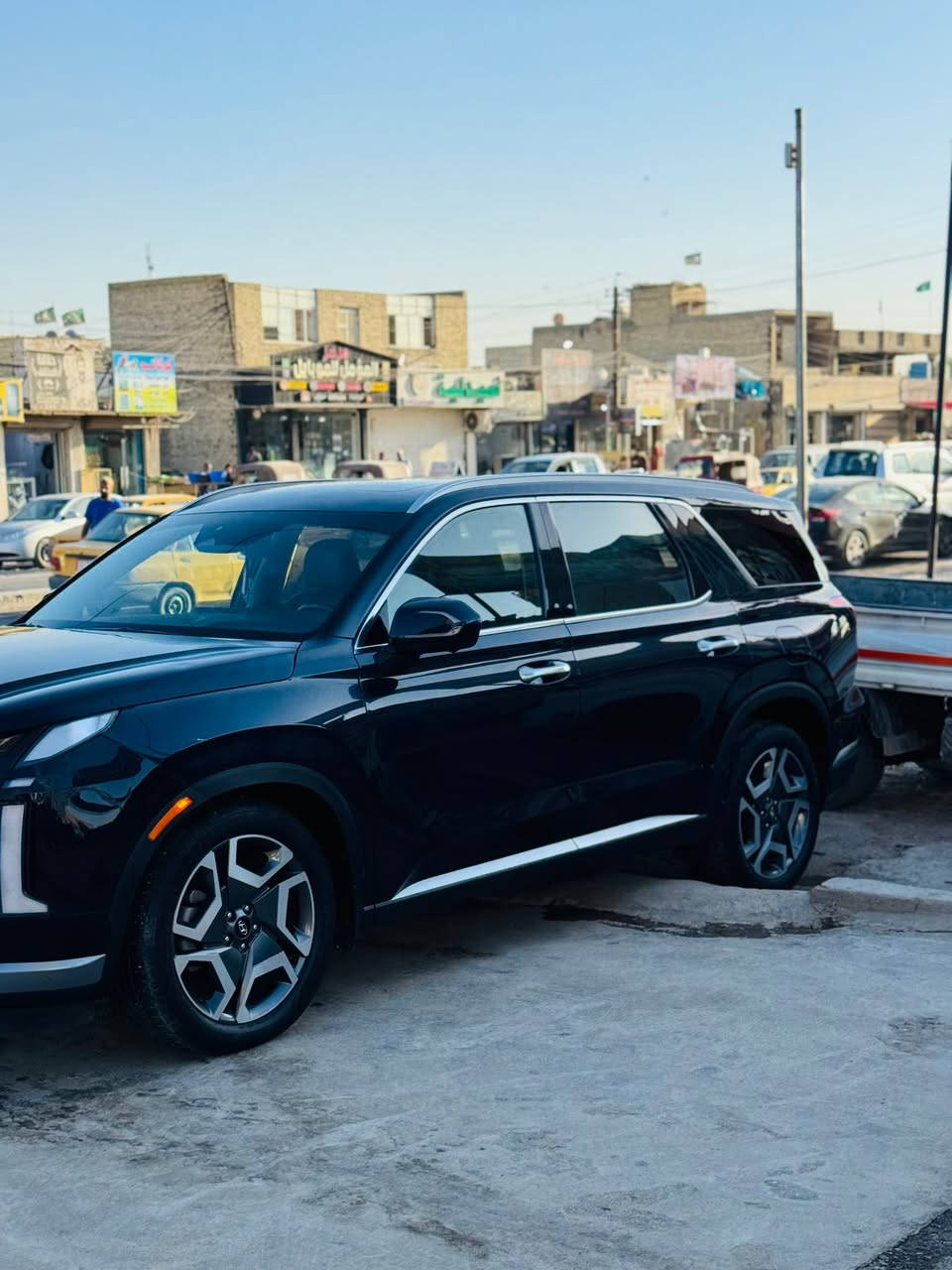 السلام عليكم
للبيع هونداي بالسايد فول مواصفات وارد امريكي ( )
 الفئة : لمتدد موديل 2023 ماشية فقط40 الف مايل قابل لزيادة  
الون : نيلي فوووول1/1 
حادث جملغ و بنيد مبدلت بلدي بدون دوخل 
مواصفات سيارة 
1-دبل بانوراما 
2-كشنات تدفئه تبريد امامي خلفي
 3-كشنات جلد اسود ملكي 
 4- 7 راكب vip منفصل  
5-كشنات خزن كهربائي 
6- نظام صوت متكامل (10) سماعات من Harman Kardon
7-ستيرن تدفئه + هزاز ستيرن 
8-شفتات ستيرن مع تحكمات كاملة 
9-شاشه دجيتال الكتروني 
10-داتا شو 
11-خمسة كامرات 360 درجة
12-كامرة دواره 
13-كامرة بالمري 
14-لايتات زينون 
15-لد خلفي 
16-اشارة بالمري 
17-بصمة 
18-بصمة ابواب 
19-سايد بريك كهربائيّ 
20-صندوق كهربائي ( بصمة ) 
21-نظام المنحدرات  
22-بردات خلفي 
23-محرك 6سلندر 3.8L 
24-تشغيل عن بعد و دخول ذكي 
25-اوتو هولد 
26-توقف ذكي 
27-مثبت سرعة مع مثبت مسارات 
28-تحديد مسارات متكامل مع قيادة ذاتية 
29-رادارات امامي خلفي جانبي 
30-حساسات امامي خلفي جانبي 
31-شحن وايرليس لجميع المقاعد الامامية والخلفية
32-التبريد مركزي 3 قطع 
33-اوتو Stop ✋🏻
34-المرايا الجانبية قلاب عند الرجوع للخلف 
-رقمها بغداد بأسمي تحويل مباشر 
-وبعد بيها هواي موصفات                                                                                                                                                           السعر252 بيه مجال كلش بصيط  :***********
