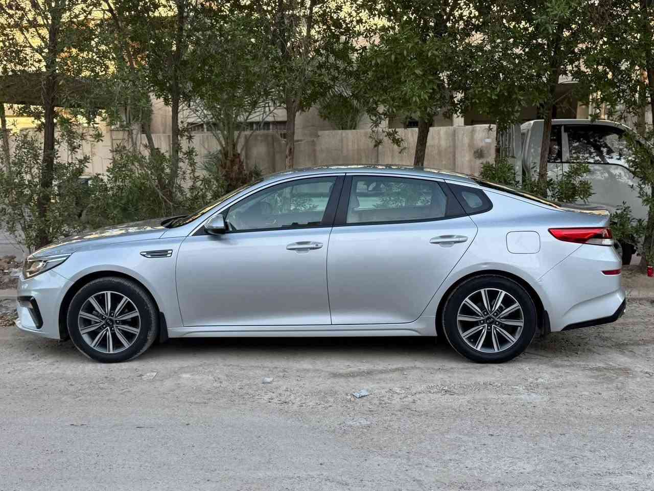 اوبتيما خليجي2020 للبيع او مراوس بتوكسان رقم اربيل انكليزي جديد مكفوله 
محرك 2400
ماشيه 68الف 
سعرها 189 ورقه 
مكانها ديوانيه
***********
جاهزه من كل الامور 
حداديه 
تخم تاير 
محرك 
تبريد خلفي 
لدات 
حساسات 
كامره وشاشه
ولكب كروم
