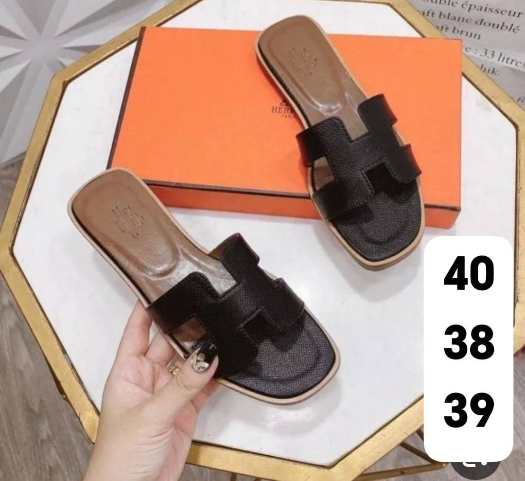 ب٣ ونص القطعه
تخفيضات 
سلبرات نسائي
طبيات
خفيفه باللبس
توفرت ب٤ اللوان 
السعر ٣وتص
القياسات -38-39-40
يتوفر توصيل
للحجز والاستفسار مراسلة البيج


**إذا كنت صاحب هذا الإعلان وتريد حذفه لأي سبب، رجاءا أرسل رسالة إلى الدعم الفني**