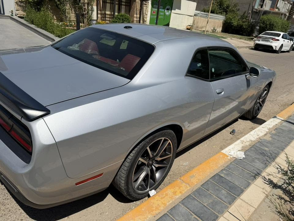 🔥جالنجر 2023 R/T LAST CALL
محرك 8 سلندر 5700 
دبلات اصفر مال srt 
السيارة اصل بدون برمجة 
شاشة وسط 
حجر بيئة بلادي 
زوج تايرات جديد
صدر امامي جديد
بجم كبس و غراض دعامية كاملة من كلشي 
شفتات ستيرن كشنات كهرباء و حضن  شاشة وسط 
الداخل لون احمر شغل هنا بلعراق 
حادثهه بنيد و جاملغ بنيد مصبوغات 
وبيهه بارد جاملغ عكس سايق و رصعة خفيفة بلباب 
بدون ايرباك السيارة 
خشم شاصي طخة جدا خفيفة سحب بدون لحيم بدون كص 
رقم اربيل 
باسمي السيارة تحويل مباشر وفقط احولهه للمشتري بدون وكالة عامة 
كير و محرك كفالة من كلشي و ادامة دورية للمحرك 
السيارة تخبل ما بيهه اي نقوصات وبعدهه بريحة الشركة 
مصروف و متعوب عليهه حيل عدت تصليح دبي بلكامل هنا بلعراق 
السعر 21500 وبيهه مجال فقط بيع بدون مراوس
الرقم *********** فقط اتصال واتس او رصيد
رقم شاصي 2C3CDZBT4PH610118
