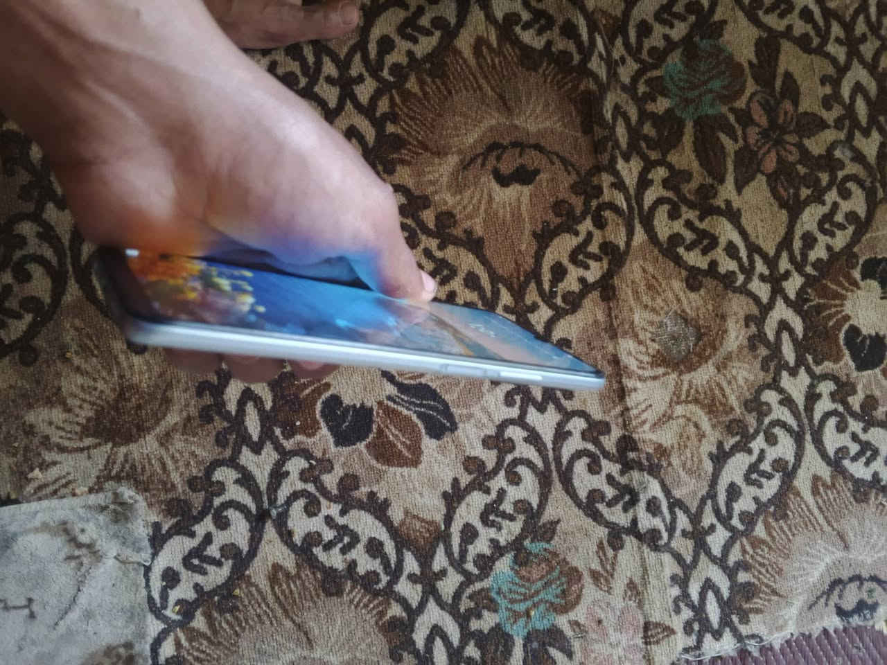 سلام عليكم جهاز للبيع سعر ب125وبي مجال جهاز كلش نضيف ضاكره 128عشوايه 8شغل فيرم 60بوبجي مكاني ديوانيه مركز هاذه رقمي ***********
