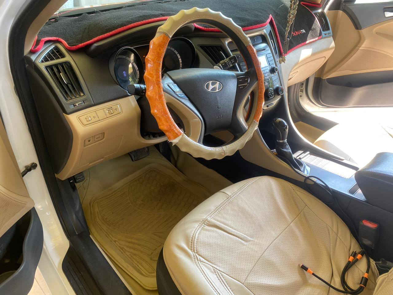 سوناتا موديل ٢٠١٥ مواصفات فول تبريد قطعتين اشاير بل مري  مكفوله الشركه العامه تحكم استيرن مري شفط محرك 2400دوش بيها قطعتين بارد صغار كلش حافه وسونار وياها *********** مكانها الحله سياره مال جناي نضيفه بمعنى الكلمه محتاج ضرف وابيع اتصال فقط  سعر ١٤٨
