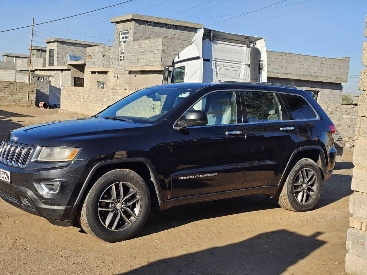 من رخصت الادمن
جيب لاريدو  موديل 2015
رقم اربيل الرقم الجديد
نص فول 
فور ويل كشانه كهربائي 
كير ومحرك مكفولات 
حداديه جاهزه 
مكفول من الصبغ  سونار وياه 
مكاني الفلوجه الكرمه 
السعر /200 وبي مجال 
***********)(***********
