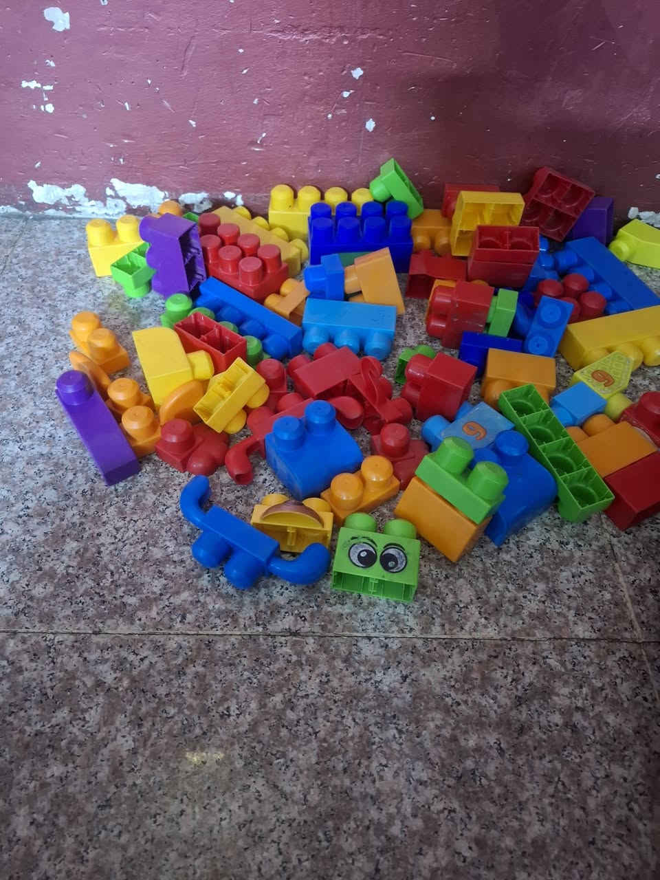 مكعبات تقريبا ٦٨ تكدر تسوي بيهن شكل
بغداد الحرية


**إذا كنت صاحب هذا الإعلان وتريد حذفه لأي سبب، رجاءا أرسل رسالة إلى الدعم الفني**