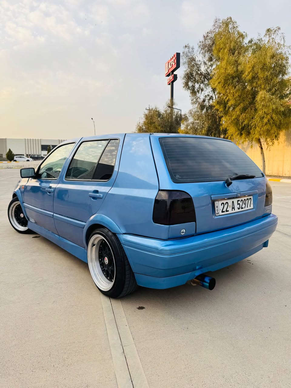 Golf 
مۆدیل ١٩٩٢ 
گێر عادی
٢ جام ئۆتۆ
تەبرید سارد گەرم 
ویل بیبی ئێس دو سایز لەفی سپۆرت 
گزۆز سپۆرت و کاتمەکەشی لەگەلە بەگ فایەر 
گێچ ئەلیکترۆنی وەلف حەماوەی سپۆرتی لەسەرە پانکە کارەبای 
کامل جوانکاری بۆکراوە سەیارەیەکی زور جوان و خاوێنە 
رەقەم و سەنەوی تا ٢٠٣٠ تازەیە هەزەی نوێیە تەحویل وەکالە بەشەرت گێر و مەکینە و کارەبایەتی هەموی مەزبوتە 
سبوخ پەمپ کرایتەوە لۆ جوانی یەک قرچی پشتی هەیە لای سەکنی ئەویش کەمە یەک هەزار مەسرەفی نیە نرخی ٤٣ وەرەقەیە و مامەڵەیەکی زۆر کەمی تێدایە 
ناونیشان هەولێر 
ژم…
*********** أربيل, العراق
