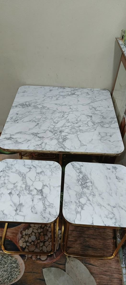 طخم طبلات للبيع
الكبيرة 80/80واربعه زغار نظافه فول

السعر ٦٠ 

وكوشات ٧ قماش شامو بيهم سحاب

الوحدة 2000الفين

***********
