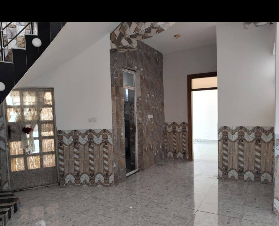 السلام عليكم ورحمه الله وبركاته يوجد بيت للبيع في الرمادي الخمسه كيلو قرب مجمع عمر  الراوي وماركت الريان البيت ركن مساحه 200متر بناء جديد للاستفسار الاتصال على الرقم ‏‪***********‬‏
