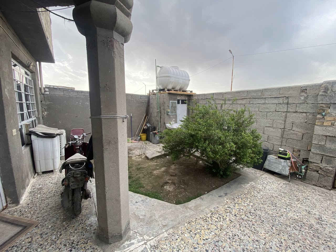 الدار للبيع بيت مساحه 200متر ونزال25مكاتبه سند 35 الصور كدامك وذا تحب تجي تشوف لبيت شارع المخازن مقابل الاعمده مال مجمع فيروز السكني على الشارع العام 100متر عن الشارع العام الرقم واتساب (***********)
سعر البيت 70قفل مابي كل مجال

