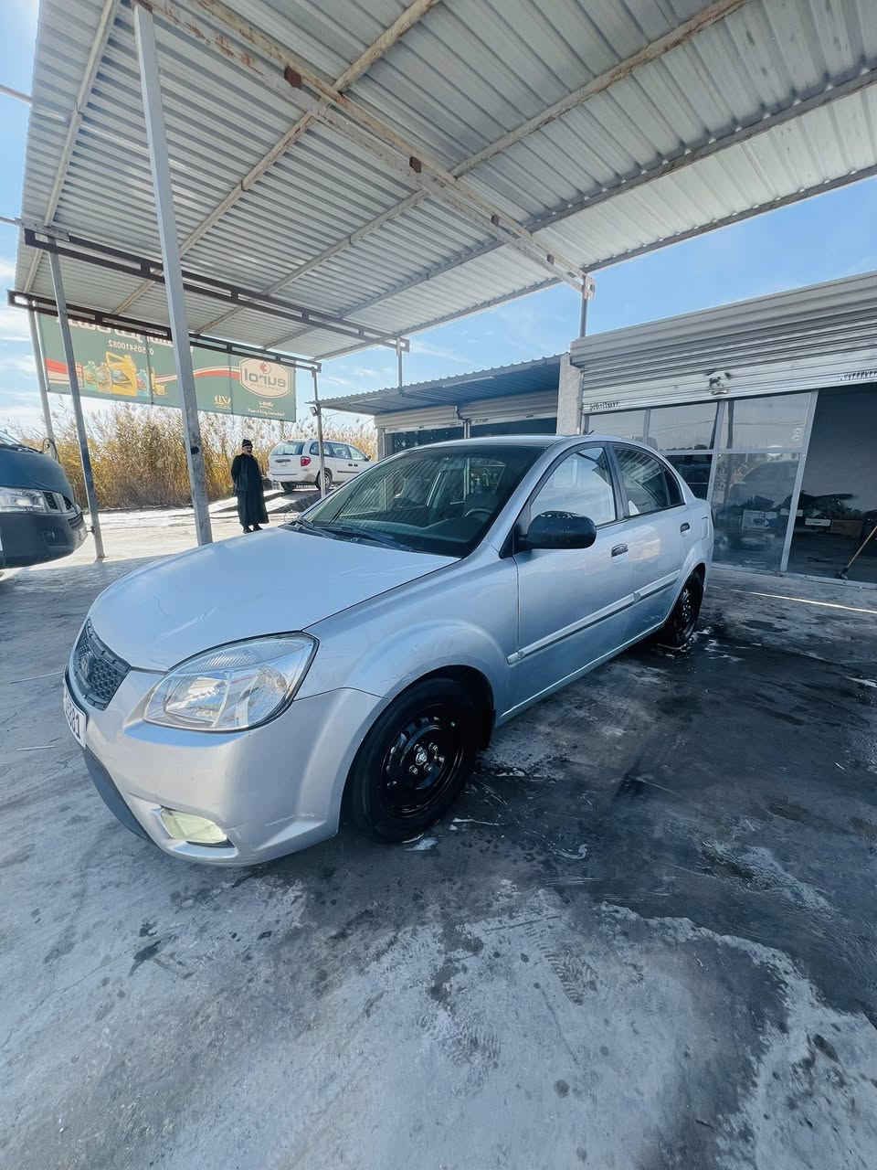 سلام عليكم للبيع ريو موديل 2010امريكي ليبل واحد بدون تبديل اي قطعة بيها صبغ اربع قطع  سياره حلوه وصفاحها تخبل للعلم السياره بدون جراد فقط البنيد تكم قماره صندوك ذني قطره جراد مابيهن مكينه ١٦٠٠ كير اوتماتيك تبريد ثلج كهربائيات جاهزه شاشه كامره دواره حساس  تحكمات ستيرن بيها نضام ايبي اس نضام بريك رقم جديد هزه جديده جامه جديده باسمنا السعر 78 مكاني بغداد اليوسفيه رقمي ***********
