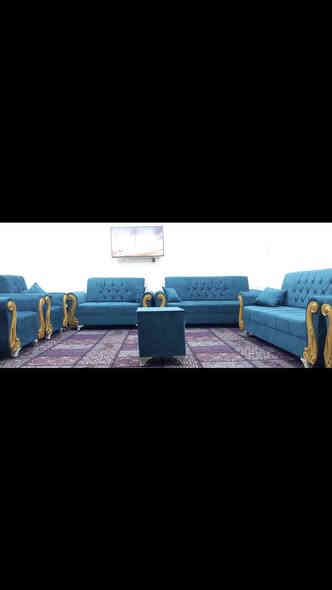 السلام عليكم 
قنفات 11 مقعد 8 متر   جديد نظافه ١٠٠/١٠٠ مستخدم اسبوع خالي من اي خدش مع 4 كوشات وطبله وسطيه السعر ٣٥٠ وبي مجال 
العنوان / جبله حي الفرات 
استفسار ***********
***********
