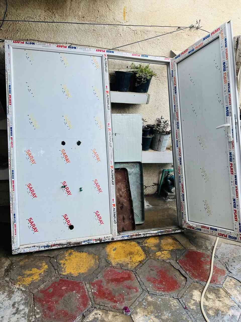 قاطع للبيع ارتفاع 180 عرض مترين للستفسار ***********
