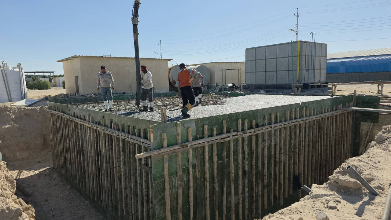 الحمدالله رب العالمين تم نص خزان ماء كونكريت لحد الحقول الدواجن سعه الخزان ٣٠٠ م *********** /***********
