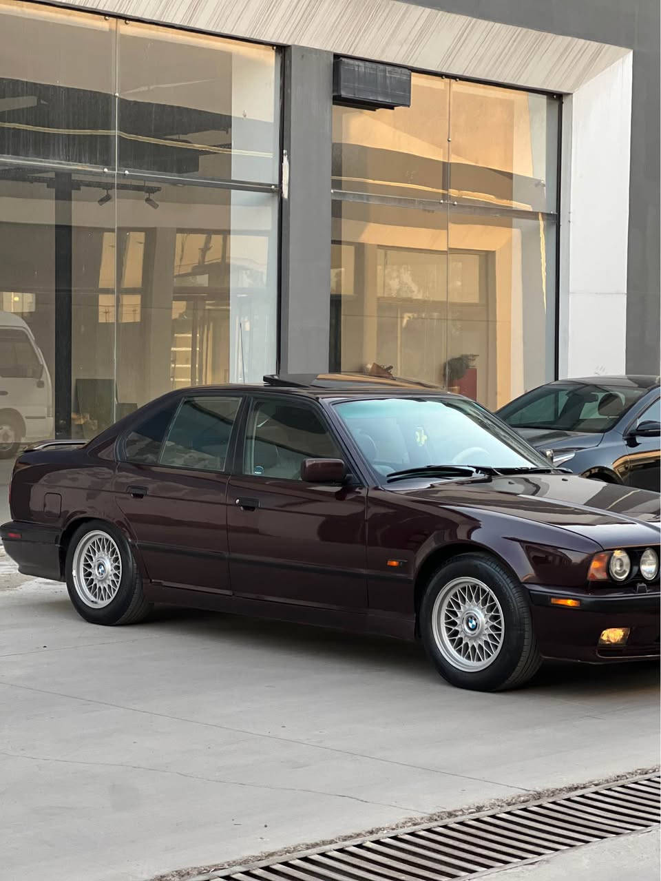 للبيع
BMW 
530-V8  مسكر اصل وفصل 
1994 اصل بدون تحديث 
Limited لمتد اصل فول

السياره مصبوغه عام للجمالية وموضح بالصور صفحات السياره كلش مرتبه 

1-بجم عريض 
2-مرايات منفصل بلاد 
3- سلايت طكتين اوتو شغال 
4- دعاميات M 
5- ويل خليه حجم 16 جديد 
6- سقف اسود
7-دبل ايرباك
8- دبل جكمجه
9-كمبيوتر 
10-قطعتين تبريد 
11- برده خلفيه 
12-داخل جلد بيجي كشنات+ابواب كارتير  
13-دبل كشن كهرباء +تكوات كهرباء 
14- تحكم ستيرن كهرباء شغال 
15- سيدي چنجر
16-اربعه جام اوتو
17-حساسات خلفيه شغال
18-ABS 

لايت بك لايت كله جديد

تبريد شرط ثلج 

كير شرط درجة اولى
محرك شرط درجة اولى 

السياره بدون اي نقوصات 

السياره باسمي 
سنويه جديد 
هزه+ فحص جديد 
رقم نينوى الجديد مسطره مشروع وطني تتحول بجميع المحافظات 

المكان نينوى 

السعر (88) وبيها مجال خابر وتدلل 

***********
*********** Singapore
