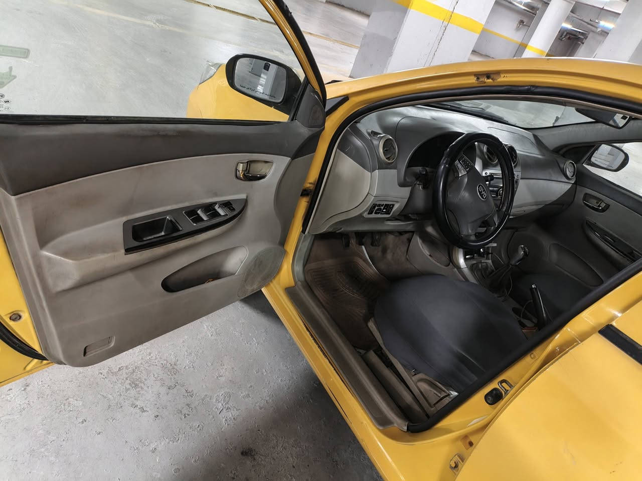 BYD 💛
2013💛
كير + مكينة كفالة عامة 💛
صدر حدادية مكفوله + تخم تاير جديد + مازدات جدد💛تبريد شغال 
السيارة كير عادي 💛
سياره علـ ايدي تخبل ما شاء الله 💛 
حادثها 3 قطع فقط 💛
السعر : 50$ وبيها مجال💛 
تستلم صافي ثاني يوم احولك بـ أسمي السياره 💛
ما عجبتك لا تكسـر بيها لان سيارة علـ ايدي 💛. 
الرقم الهاتف : ***********
