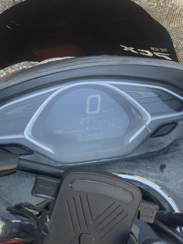 السلام عليكم بي سي اكس جيل 3 كوري للبيع بيها ضربه بصفحه ومبينه بلصور ماشيه 31الاف لون ماروني الدراجه نضيفه ابدللها دهن كل 20 يوم موتل وبانزين محسن ولسعر15$ وبيها مجال للاستفسار *********** مكلف بنشر
