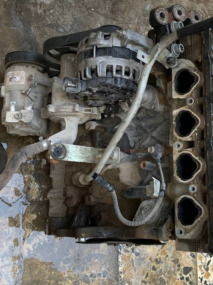 محرك مع كامل تفرعاته حجم المحرك 1600 للأستفار *********** بغداد, العراق
