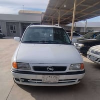 استرا • ١٩٩٣ • محرك ٢٠٠٠