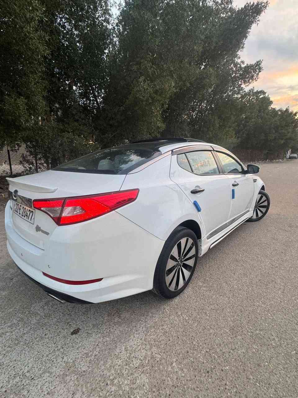 السلام عليكم 🫡
كيه اوبتما موديل 2012 وارد خليجي سبورت في أي بي 
فول واحد على واحد
مواصفات سيارة
1 شفتات ستيرن 
2تحكم ستيرن اربع جهات 
3شاشه وكامرة دوارة 
4تبريد قطعتين 
5حساسات خلفيه 
6مبردت أكواب 
7بنرامه طكتين 
8خمسه ويل كروم 
9مري شفط شاير  بل مري 
10لد امامي خلفي 
دبل كزوز 
مكينه 2400دوش 
على وضع شركه 
وبيها هواي مواصفات مذكورة 
سيارة بيها باب خلفي  وهلال جاملغ الخلفي بدون دواخل 
والباقي مكفول 
سيارة رقم شمالي تريد وكاله تريد تحويل سنويه وراقام وهزة جدد  سنويه 2030
السعر 121وبيها مجال كلش  بسيط
مكان سيارة بغداد الزعفرانيه متواجد رقم ‭٠٧٧٦ ٢٤٩ ٥٧٧٤‬خوان مكالف بل نشر
