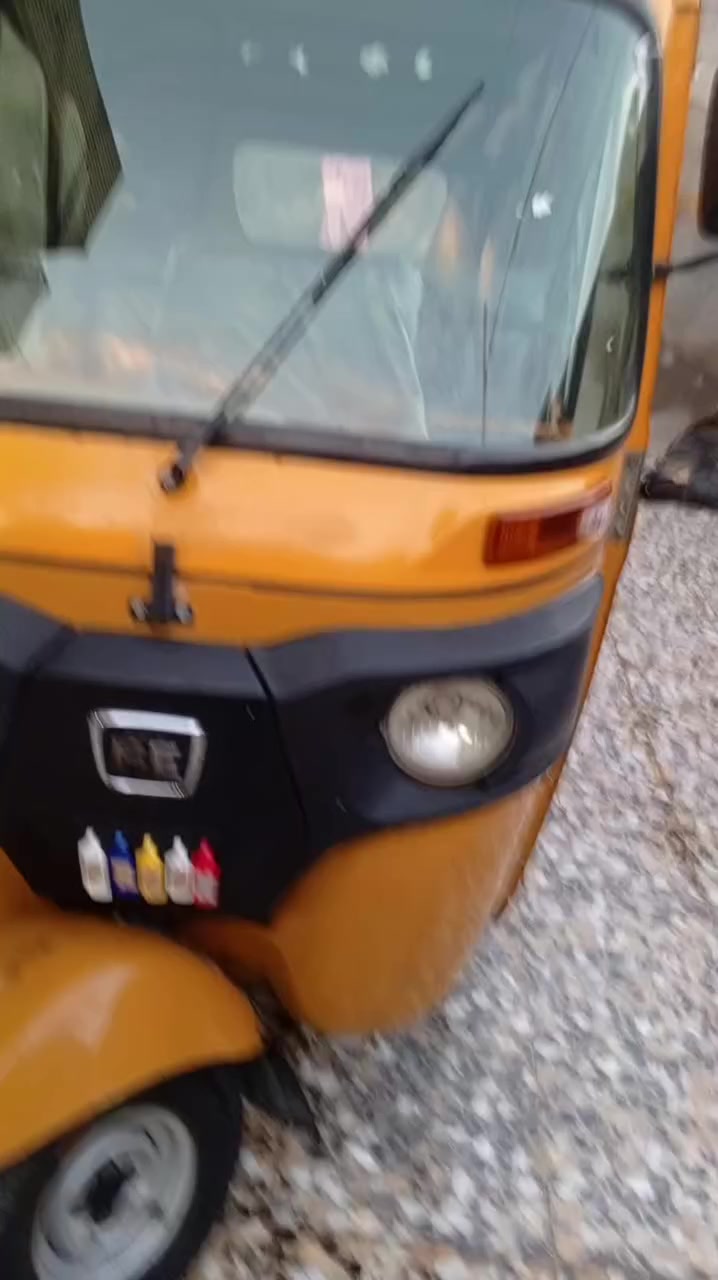 سلام عليكم تكتك البيع 21شهر 6رقم وسنويه مكفوله من ضربه وصبغ   مكاني نهايت حيور سبع  قصور شارع أبو علي سعر 7وربع  شراي ينتصل ويدلل الهاتف***********
