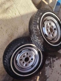 لبيع تواير زوج استعمال قليل السعر 80 قفل 07880733300