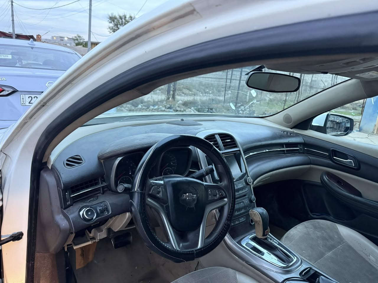 السلام عليكم للبيع ترهم بمقدمه زينا
شوفرليت  ماليبو موديل 2016 وارد امريكي حادثهه جاملغ وبونيد وبيها شبر بجاملغ الخلفي  LTZ فول عده الفتحه السياره جديده ما 
ناقصهه اي شي گير مكينه تبريد كله مكفول رقم نينوى تحويل مباشر بأسم المشتري السعر 80و بيهه مجال للأستفسار الاتصال ع هذا الرقم
***********
ناحية القيارة
