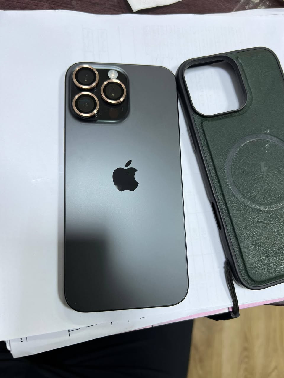 السلام عليكم
ايفون 16 برو ماكس ذاكرة 256 
بطارية 100‎%‎ 
عدد دورات الشحن 72
نظافة 100‎%‎ ومكفول مع ملحقاته 
السعر1450عراقي 
عنواني بغداد كاظميه
***********
