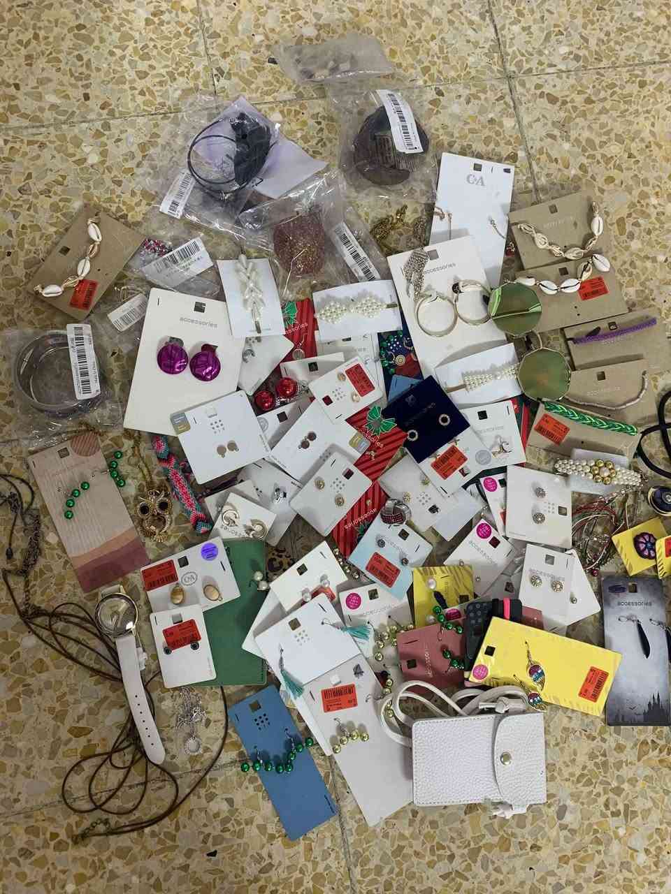 عندي هي الاكسسوارات مال تصفيه الي يريدهن يدخلي خاص بسعر كلش رمزي 50 قطعه وملاحظه هذني مال تصفيه كل شي يطلعلكم يعني انت وحضك ممكن تستفاد ممكن لا بغداد, العراق


**إذا كنت صاحب هذا الإعلان وتريد حذفه لأي سبب، رجاءا أرسل رسالة إلى الدعم الفني**