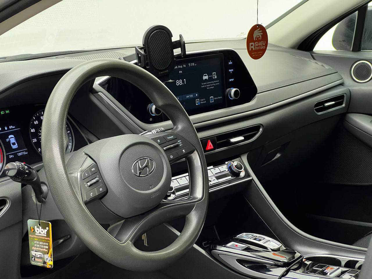 Hyundai Sonata 2021
هيونداي سوناتا ٢٠٢١
مواصفات SE

مكينة ٤سلندر حجم ٢.٥لتر تنفس طبيعي
ماشية 79,000ميل و بحالة جداً ممتازة 

السيارة حتي الدعاميات بدون صبغ مكفولة من كلشي
السيارة كلش حلوة و نظيفة

السيارة رقم دهوك الدولي سنوية جديدة و ب أسمنا و اكيد شرط التحويل 
مكفولة من كير و محرك و كهربائيات

و ب سعر(170$) ورقة و بيها مجال

مكان السيارة

دهوك -معرض ارشف R-Shev
رقم51 من معارض التيرمينال 

***********
*********** دهوك, العراق
