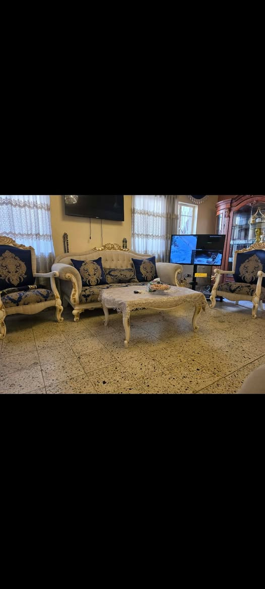 اغراض للبيع تخم عشرة مقاعد مع طبله وسطيه وبوفيه سعرهم 850 وجهاز رياضه 250


**إذا كنت صاحب هذا الإعلان وتريد حذفه لأي سبب، رجاءا أرسل رسالة إلى الدعم الفني**