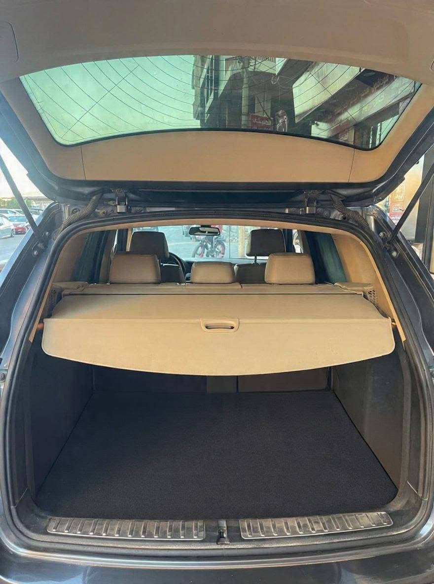 *BMWX3  فابريكا فابريكا 🔥*
*موديل 2013*
*المكنة والأساسيات:*
- الموتور: 3000cc - 6 سلندر 
- العداد: 325,000 كم شرعي
- الحالة: فابريكا دواخل وسقف وشنطة وأعمدة بدون جرام بوية
- الفتيس: أوتوماتيك

*الكماليات:*
- سقف بانوراما
- شاشة تاتش أصلية 
- جنوط سبور 18
- سنسور بارك خلفي 
- تكييف تاتش بارد تلج
- باور - 6 إيرباج
- مثبت سرعة + تحكم طارة مالتى
- مرايات ضم كهربا
بصمه 

*الورق:*
- رخصة سنة باسمي - مرور محرم بك اسكندرية
- العربية مش محتاجة مصروف - جاهزة للسفر


**إذا كنت صاحب هذا الإعلان وتريد حذفه لأي سبب، رجاءا أرسل رسالة إلى الدعم الفني**