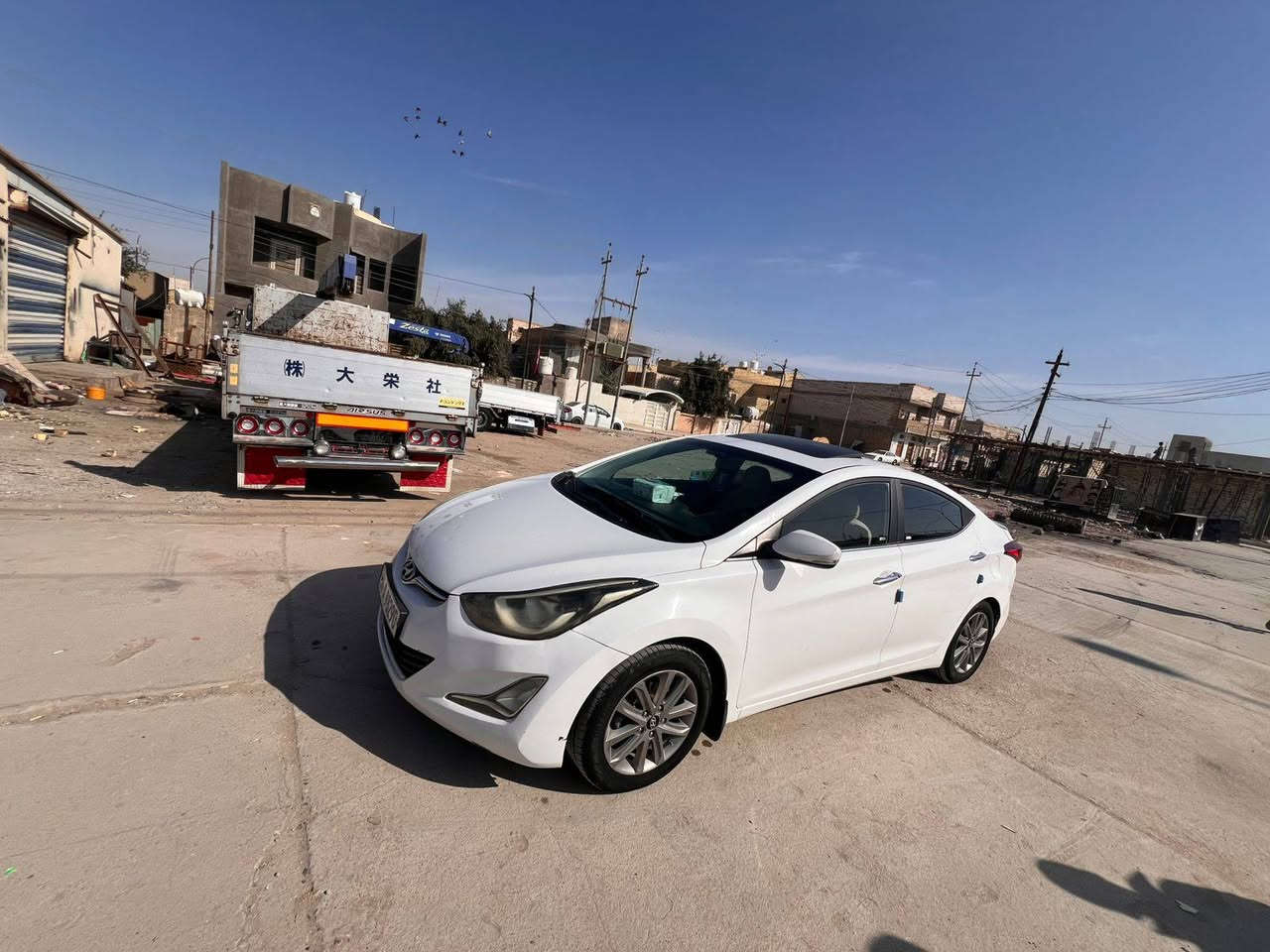 السلام عليكم
النترا 2016 خليجي محرك 2000 رقم بصره انكليزي باسمي  السياره فول عدا البصمه 
بيها صبغ بالهلال الايسر الخلفي وتبديل قبق جنطه والباقي كفاله عامه 
مكاني ناصريه مركز السعر 125 وبيها مجال قليل ‭0787 185 5091
