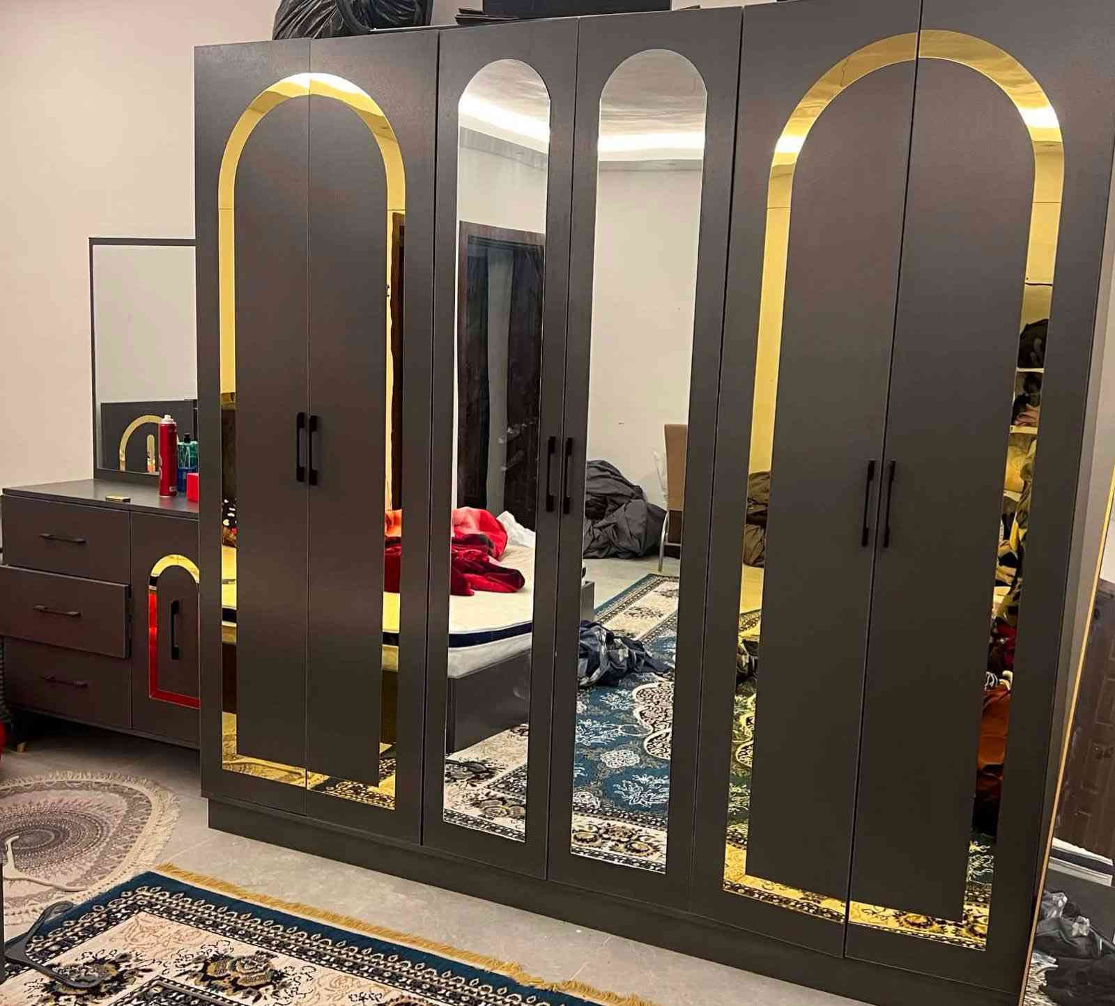 غرفه اخشاب تركيه ٦ بيبان
5 قطع مستخدمه شهرين 
وياها دوشك ضغط 
ب 500 الف
للأستفسار ***********
