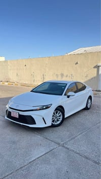 كامري LE • ٢٠٢٥ • باب سايق صبغ